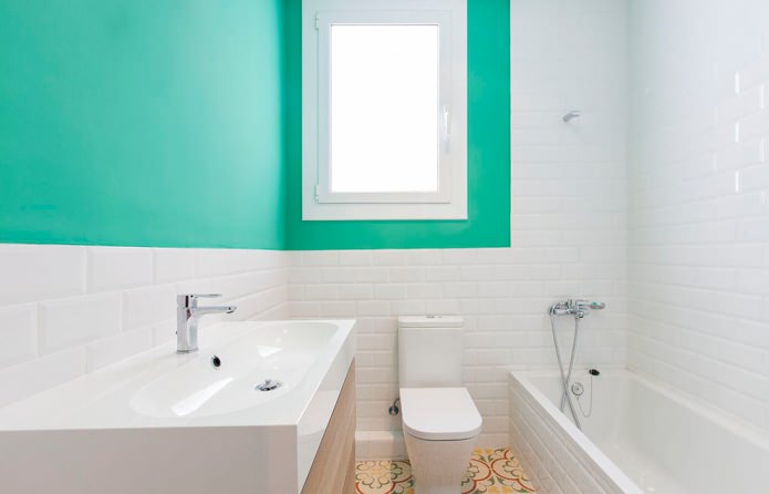 Salle de bain blanche et menthe