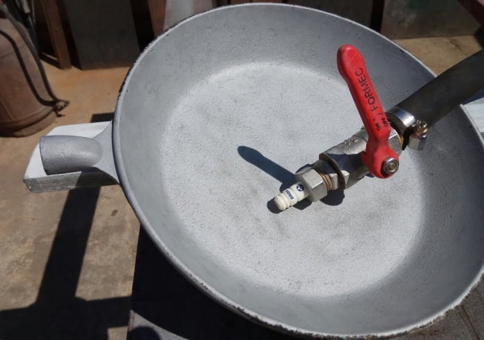 sandblasting a frying pan