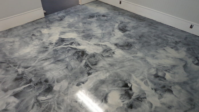 Sol inhabituel dans la salle de bain