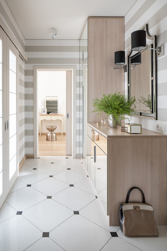 carrelage de sol avec inserts décoratifs à l'intérieur
