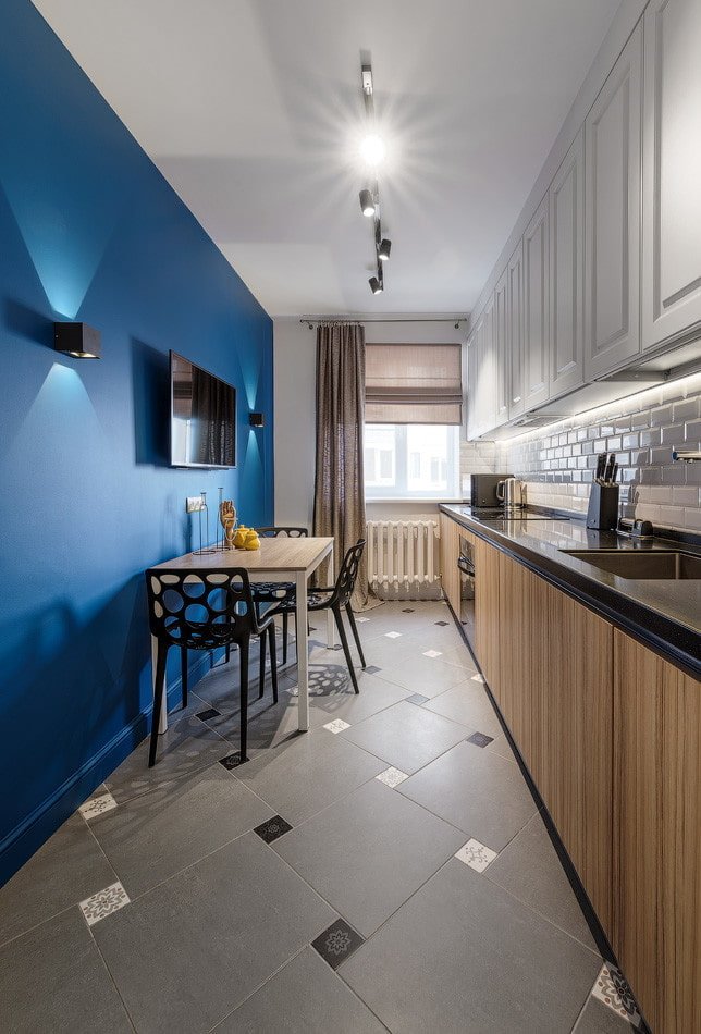 carrelage de sol avec inserts décoratifs à l'intérieur