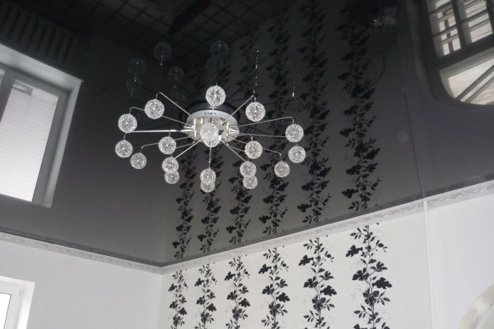 Éclairage de cuisine avec plafond tendu
