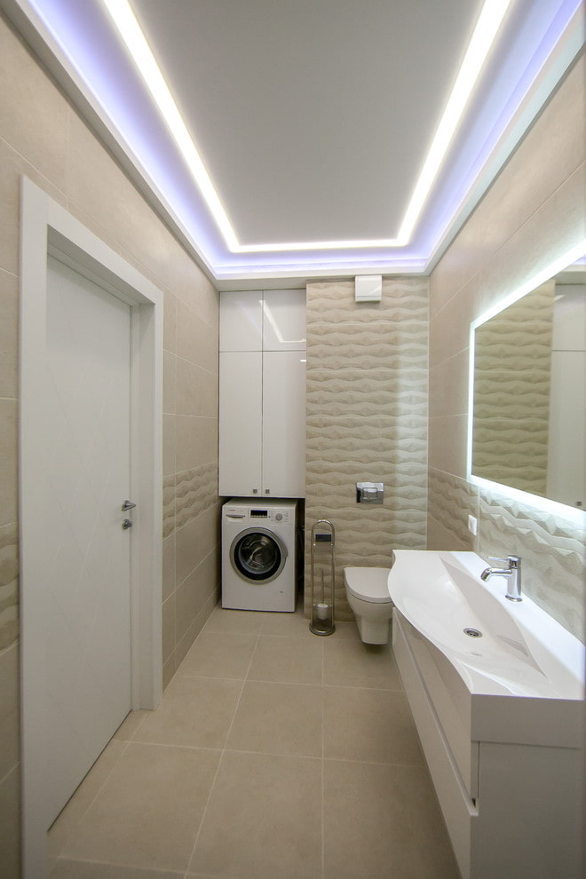 Plafond tendu flottant dans la salle de bain