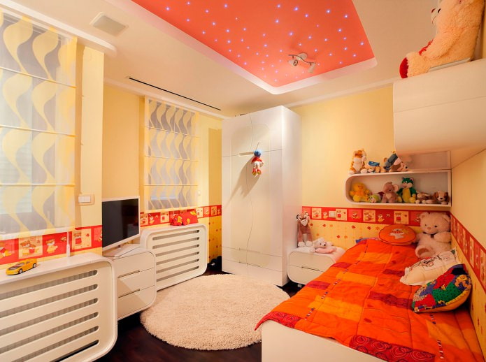 Plafond blanc et orange
