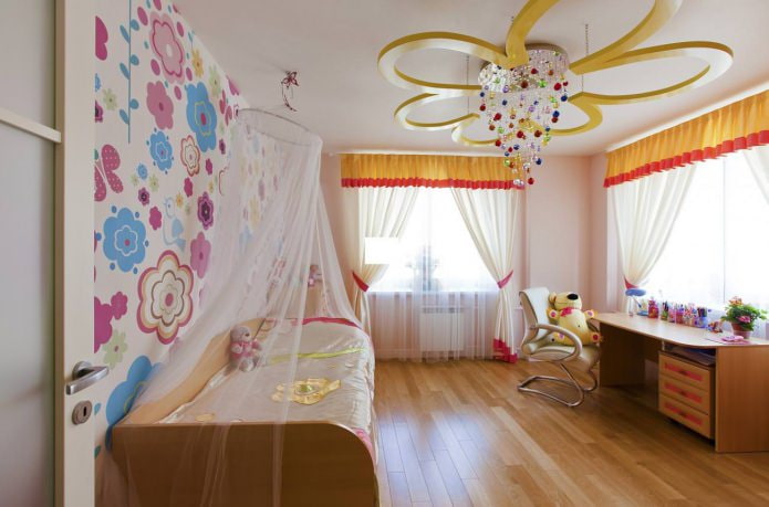 Plafond tendu dans une chambre de fille