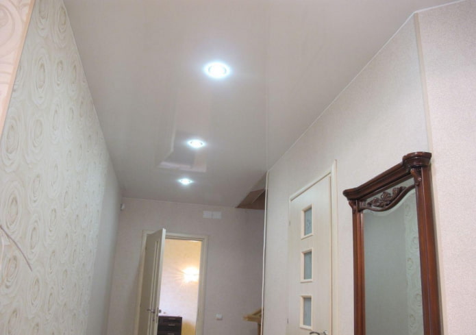 Structure tendue avec spots