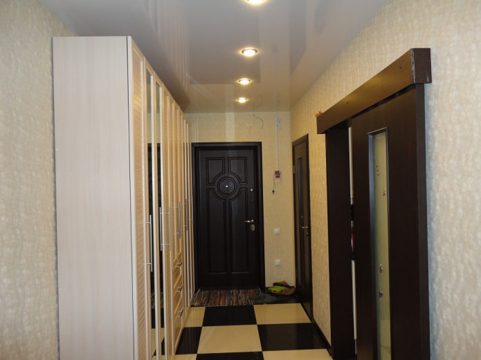 toile tendue dans un long Couloir