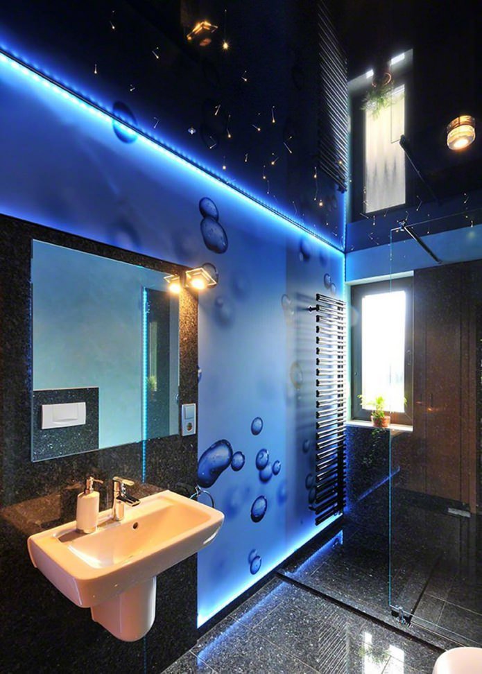 Structure de plafond flottant dans la salle de bain