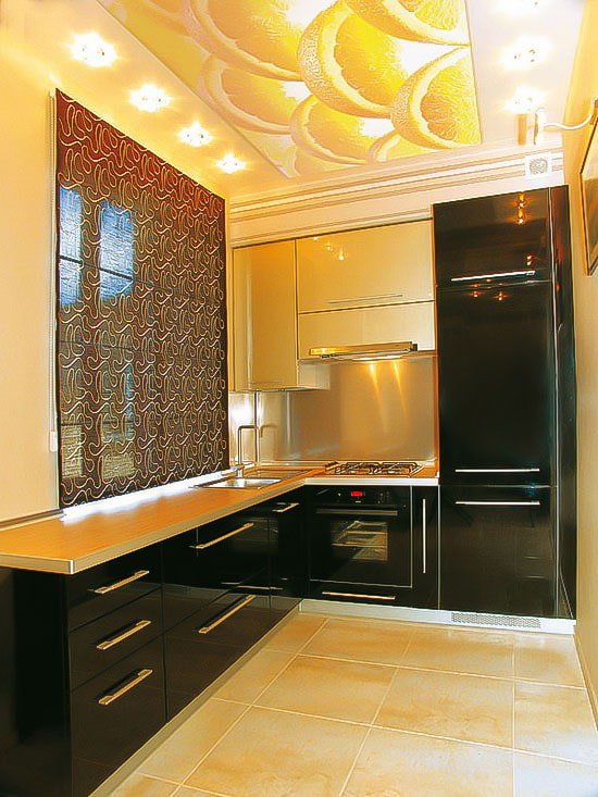 plafond avec l'image de citrons dans la cuisine