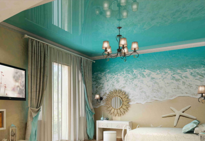 Plafond tendu turquoise à l'intérieur