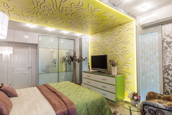 tissu tendu avec une transition vers le mur dans la chambre