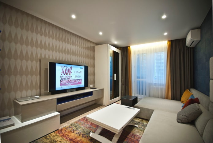 Structure tendue avec niche pour rideaux dans le salon