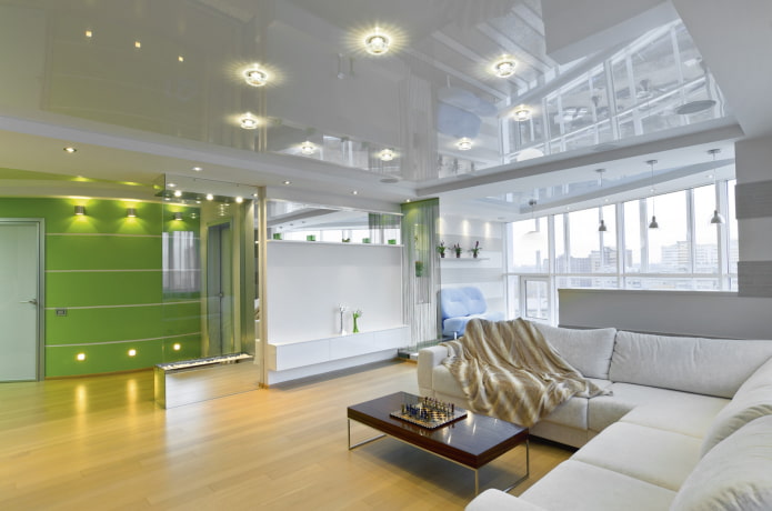 Plafond tendu avec spots à l'intérieur