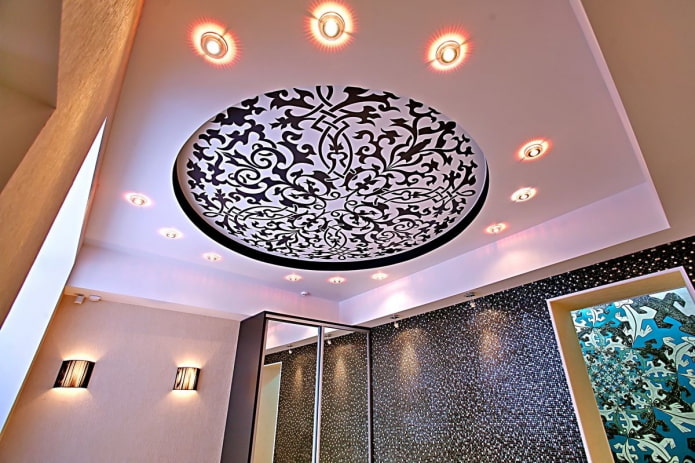 plafond tendu avec motifs ajourés