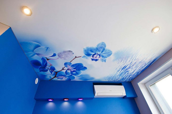 tissu tendu avec des fleurs