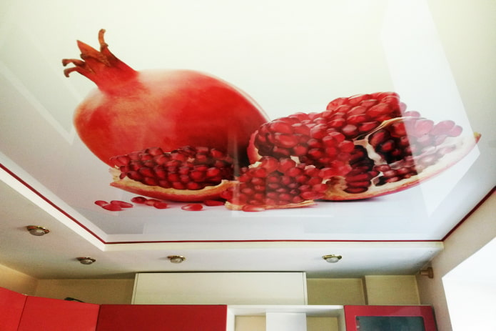 plafond avec l'image de une grenade dans la cuisine