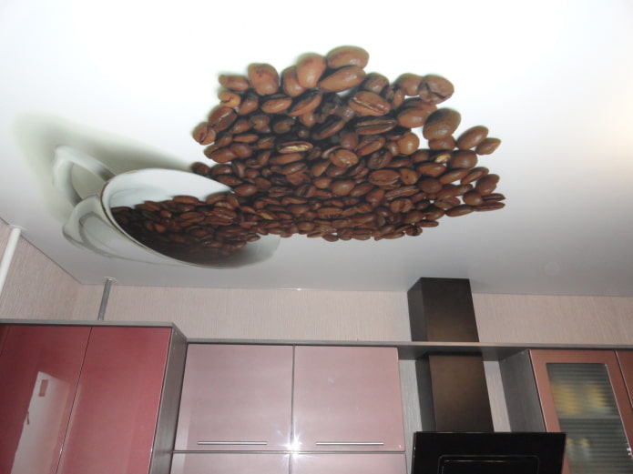 plafond avec l'image de café dans la cuisine