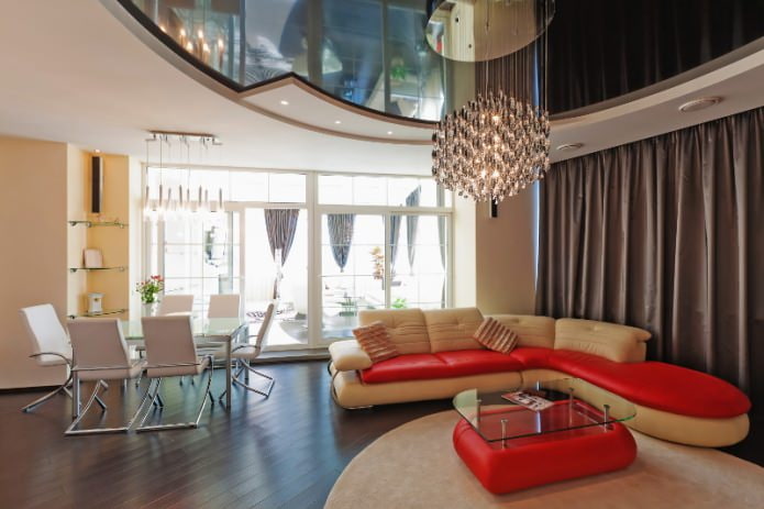 Forme complexe du plafond tendu dans le salon