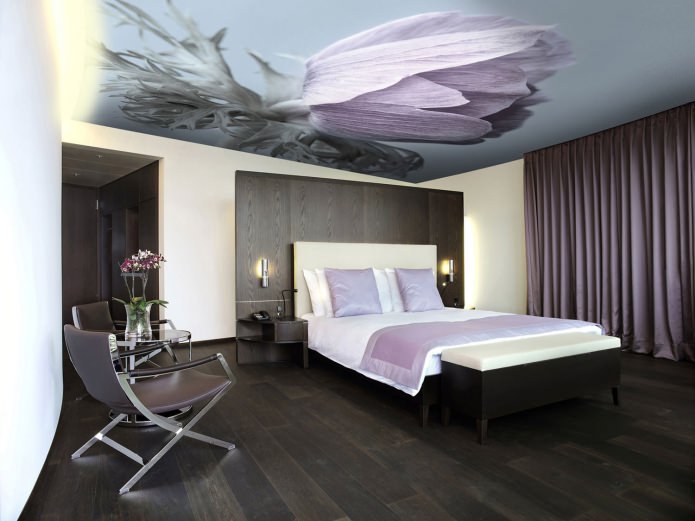 Plafond tendu dans la chambre avec impression photo
