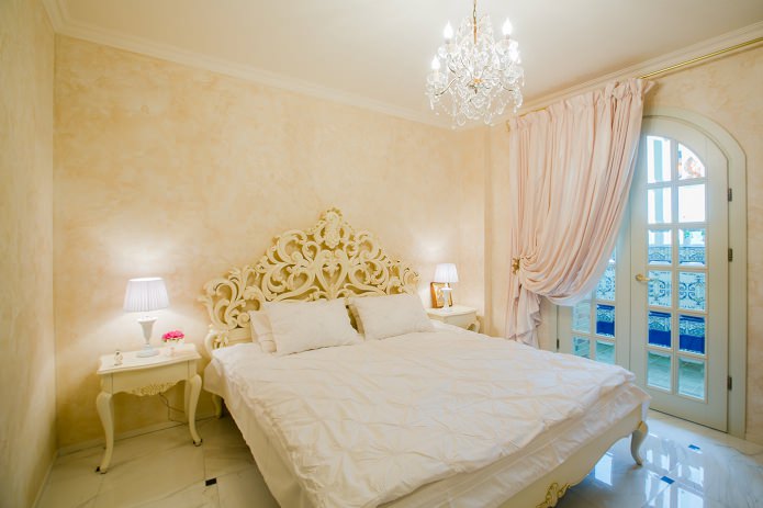 Conception de chambre avec un plafond tendu