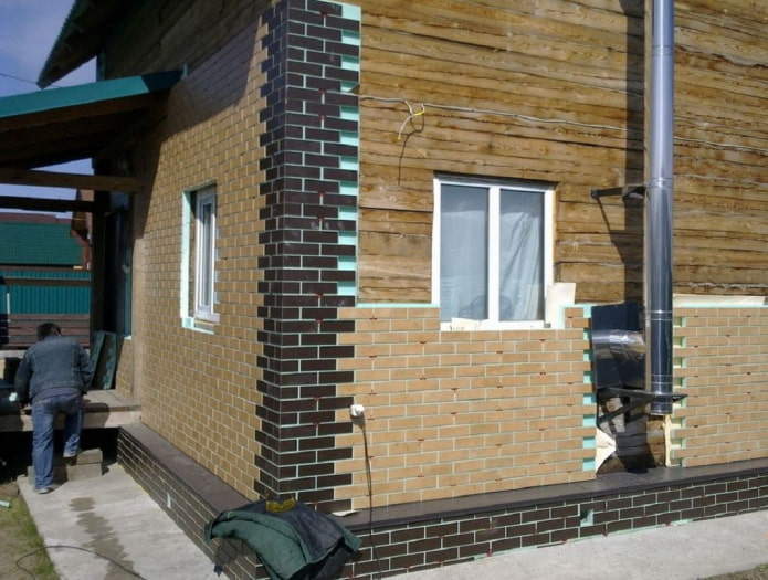 panneaux thermiques de façade sur la maison
