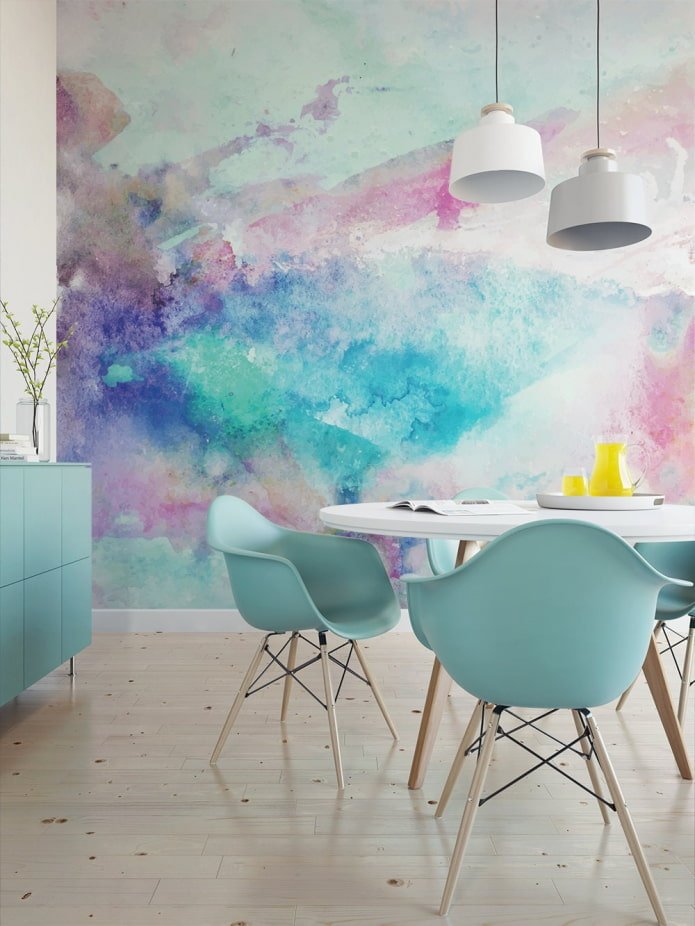 Taches d'aquarelle roses et bleues sur le mur