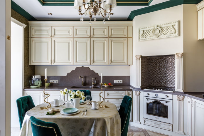 Intérieur de cuisine de style néoclassique