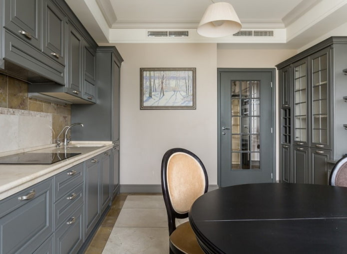 conception de portes à l'intérieur dans le style néoclassique