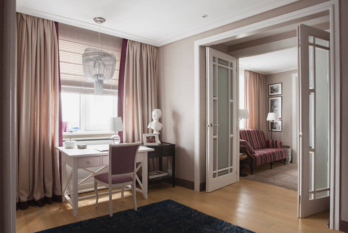 conception de portes à l'intérieur dans le style néoclassique