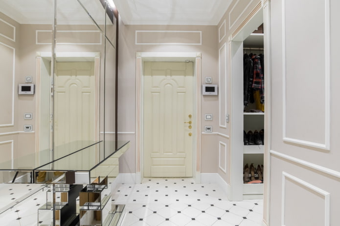 conception de portes à l'intérieur dans le style néoclassique