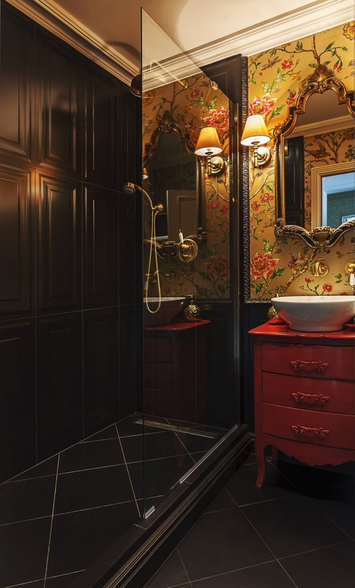 Salle de bain de style néoclassique
