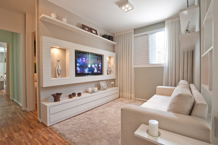 Téléviseur dans une niche à l'intérieur du salon