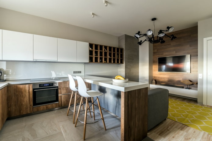 Téléviseur dans une niche en stratifié à l'intérieur