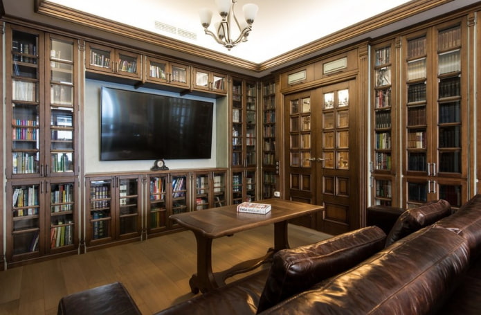 Téléviseur dans une niche de meuble à l'intérieur