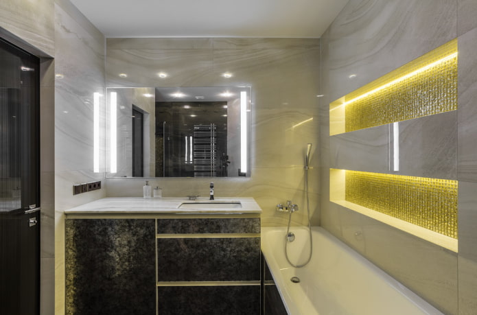 niche avec éclairage dans la salle de bain