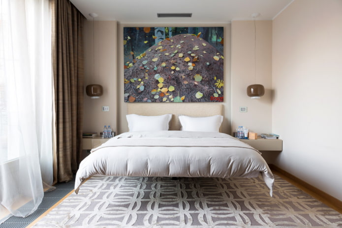 niche avec tableau dans une chambre