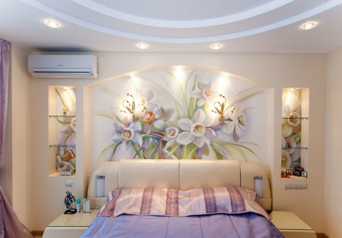 niche avec peinture à l'intérieur de la chambre