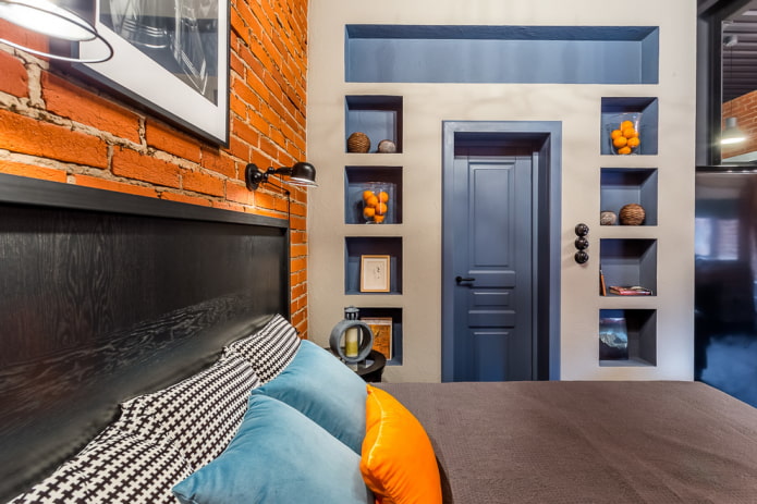 mur avec des niches à l'intérieur