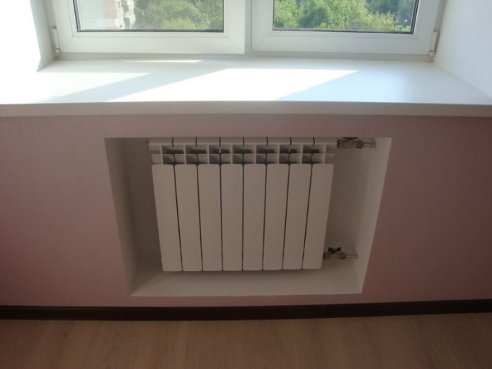 niche pour une batterie à l'intérieur