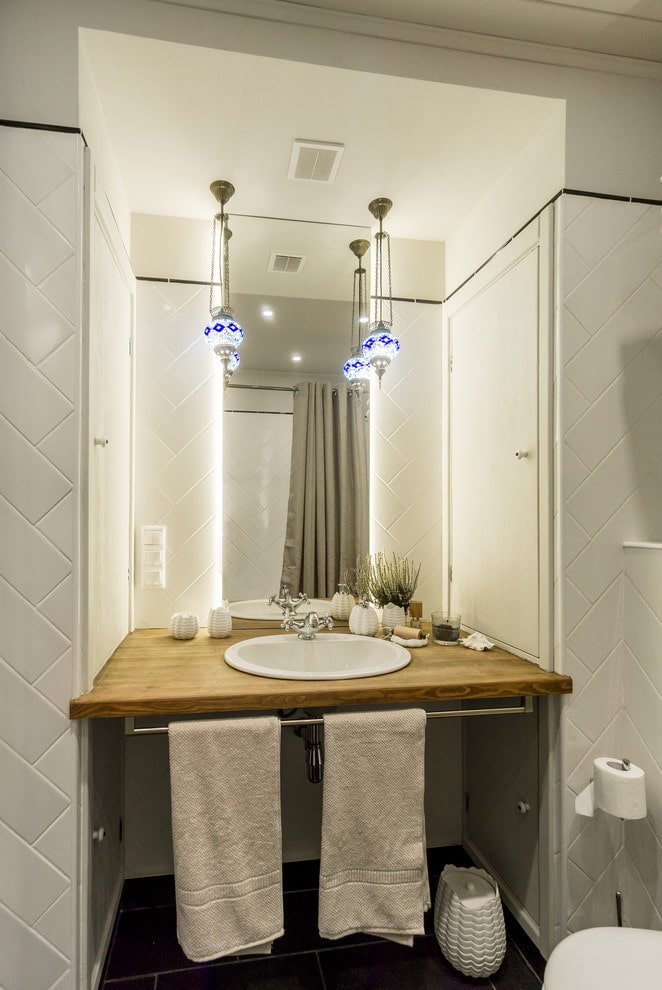 niche avec lavabo dans la salle de bain
