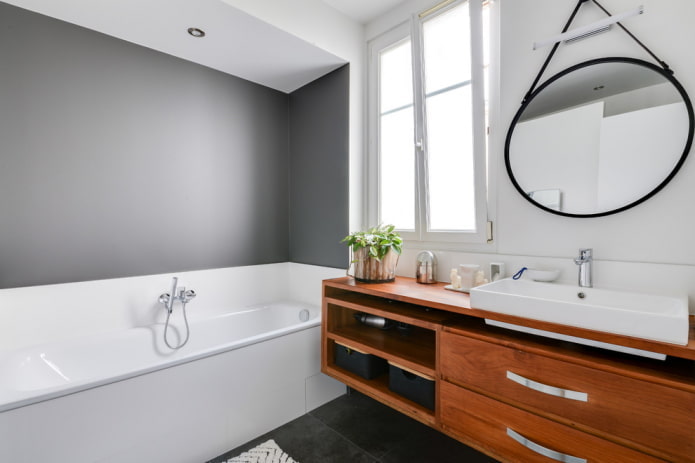 niche avec baignoire dans l'intérieur de la salle de bain