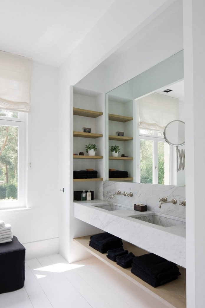 niche avec lavabo dans la salle de bain