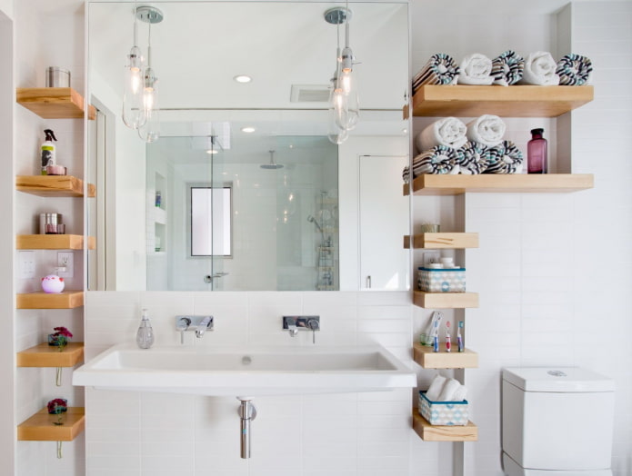 Niches pour ranger les serviettes dans la salle de bain