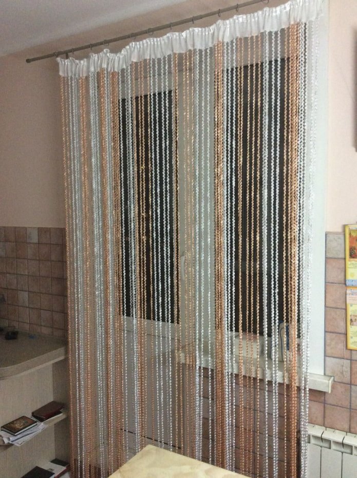 Design de rideaux de fils dans une cuisine