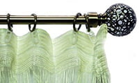 Suspension à un ruban à rideaux pour crochets