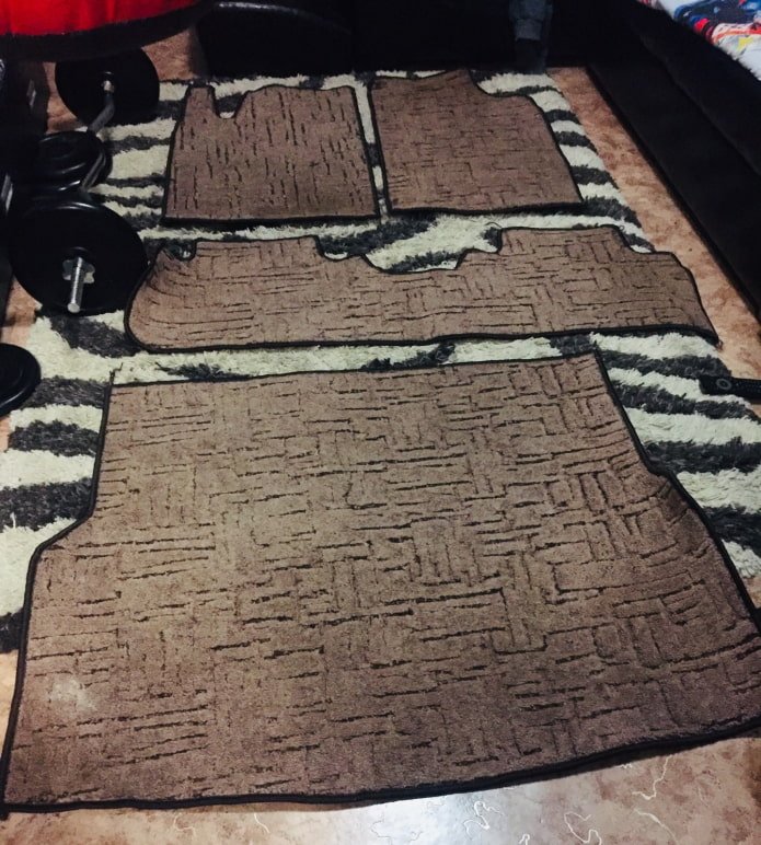 tapis de voiture d'un vieux tapis