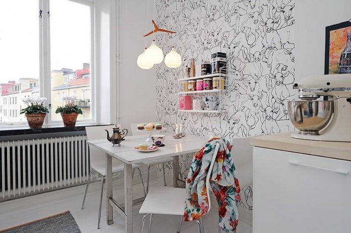 table blanche dans une cuisine
