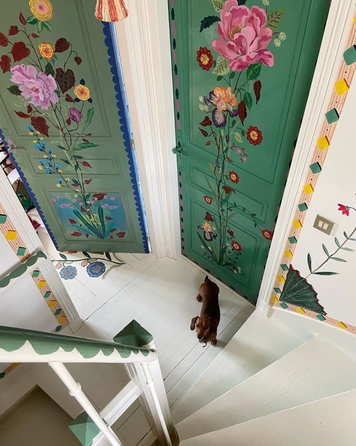 Peindre des portes avec des fleurs