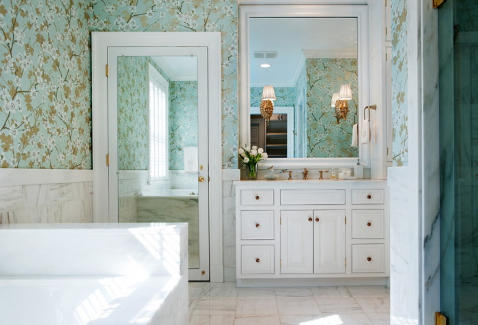 Miroir sur la porte