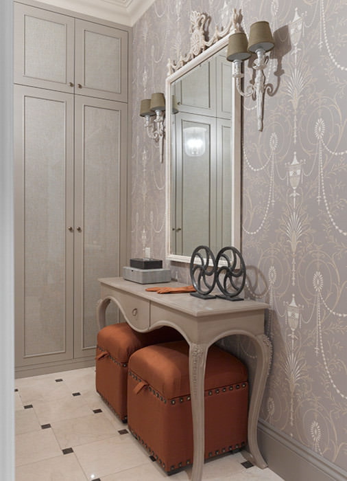 Papier peint gris dans le couloir